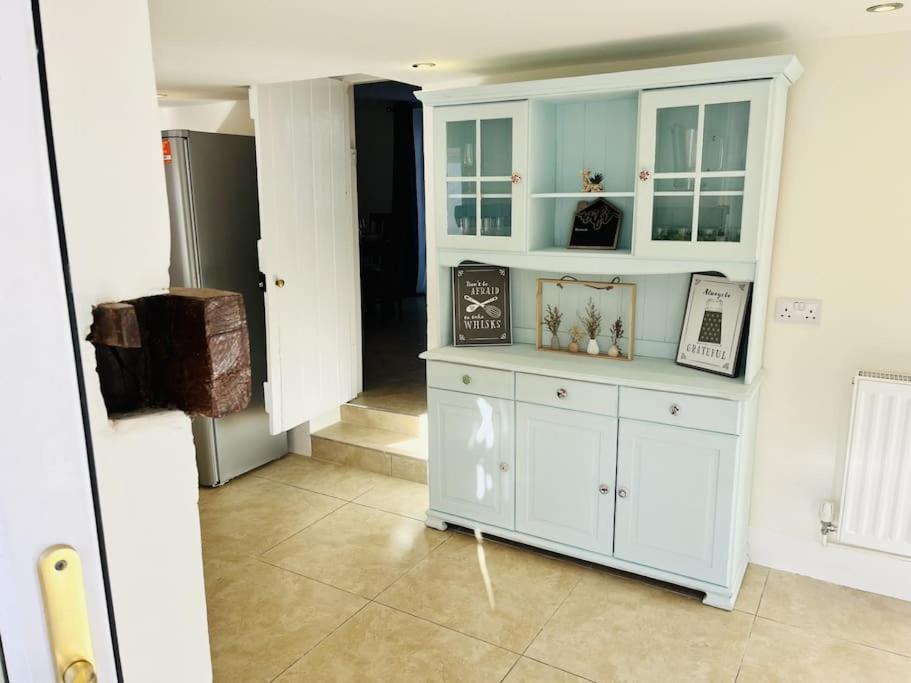 Lovely With Mountain Views * Gilwern