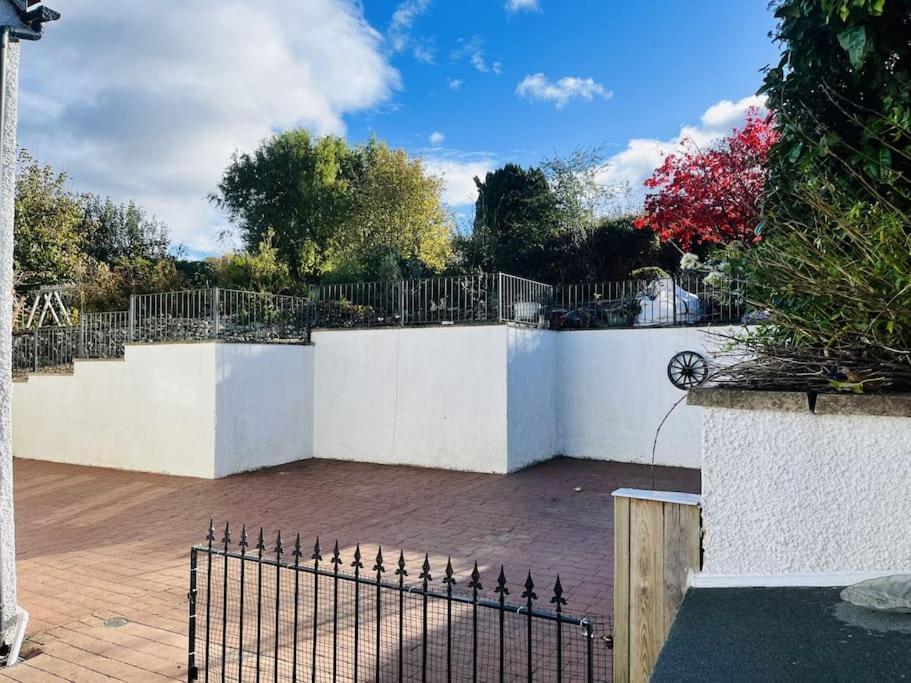 Lovely With Mountain Views Gilwern
